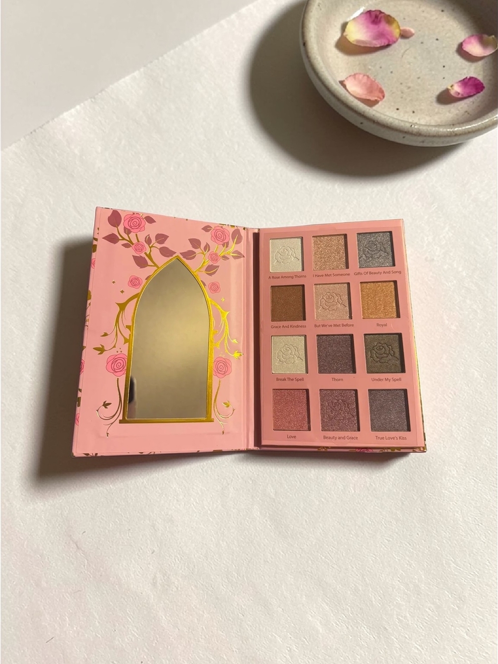 Disney Princess Eyeshadow Or Complexion Palette - NWT - Picture 2 of 10